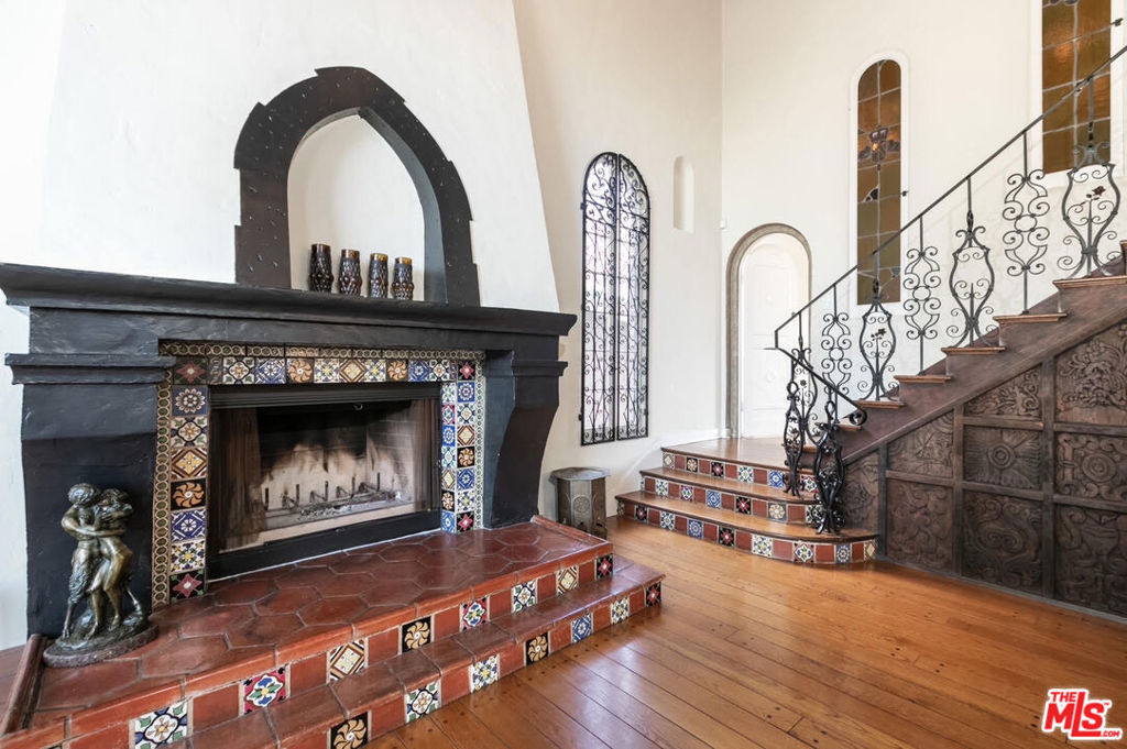2030 Vine Street - Photo 2