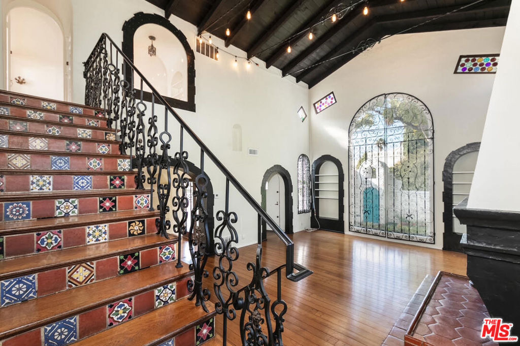 2030 Vine Street - Photo 4