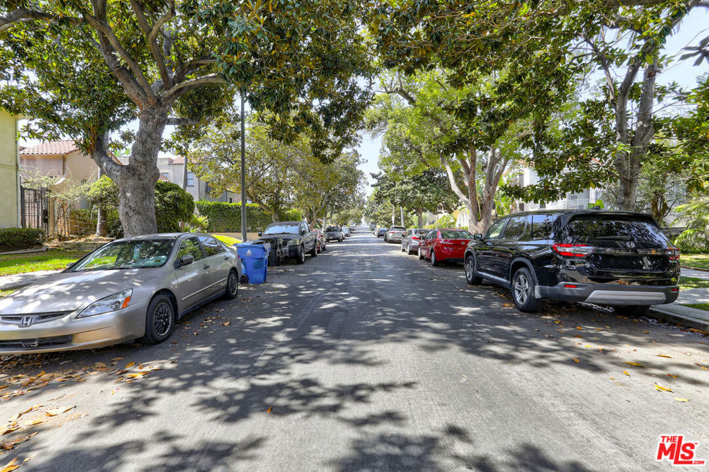 1200 S Citrus Avenue - Photo 1