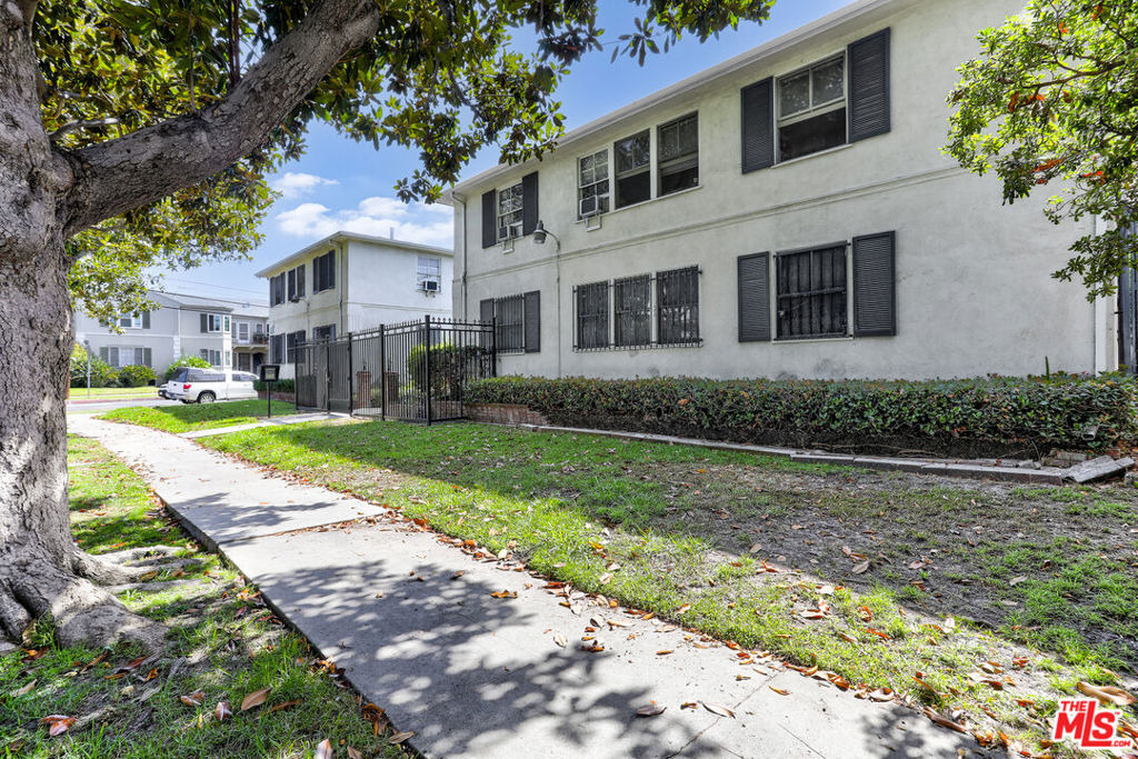 1200 S Citrus Avenue - Photo 0