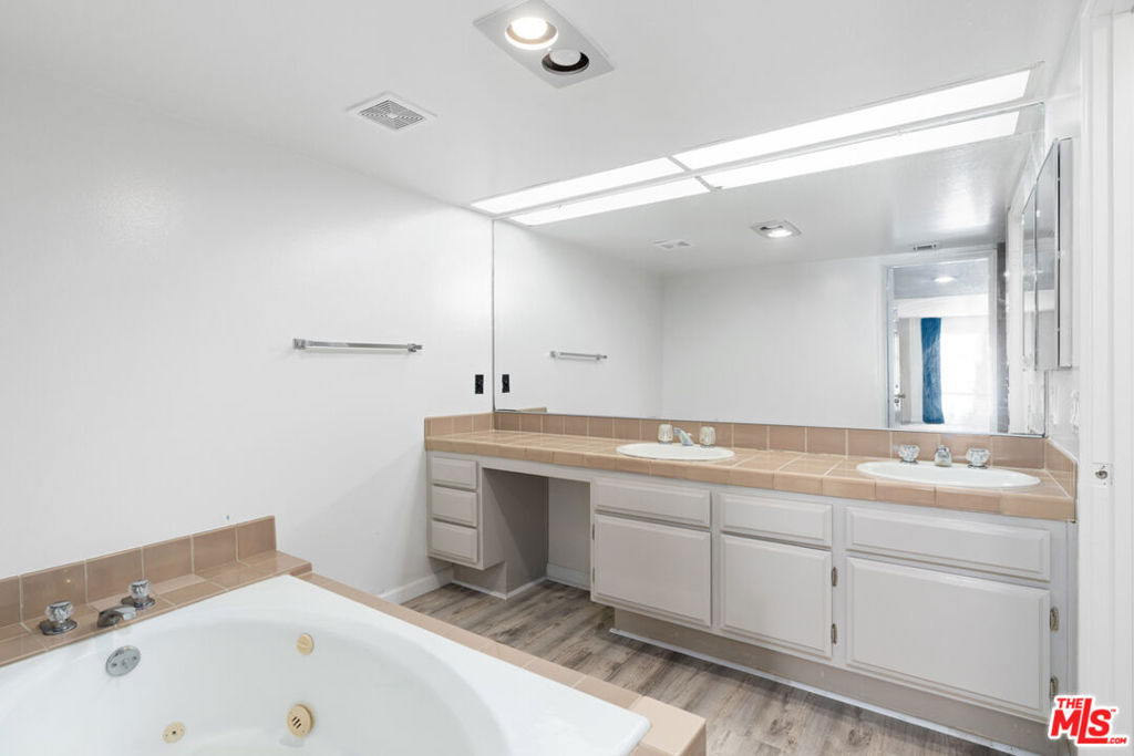 1250 Amherst Avenue - Photo 18
