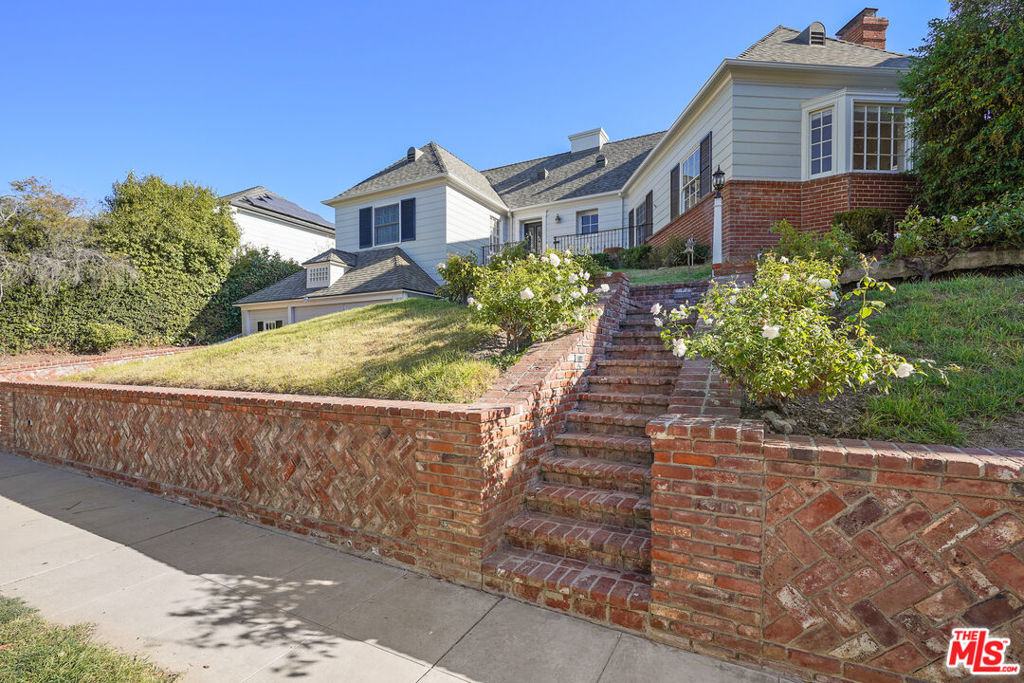 266 Denslow Avenue - Photo 0