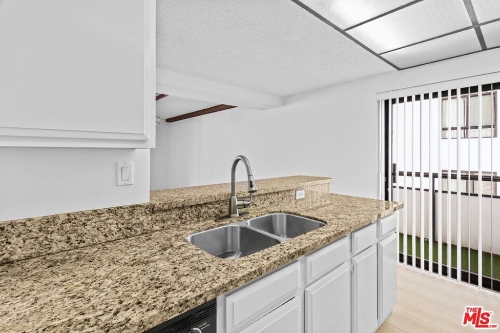 10535 Wilshire Boulevard - Photo 0