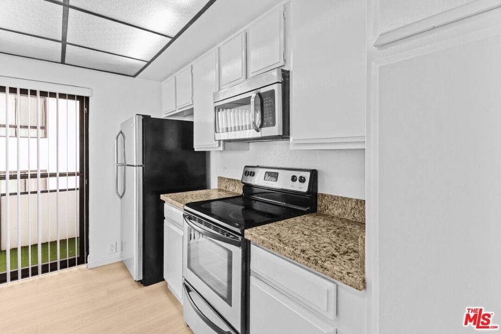 10535 Wilshire Boulevard - Photo 1