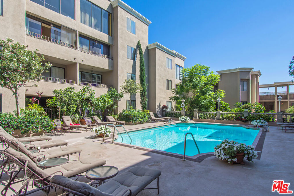 8455 Fountain Avenue - Photo 21