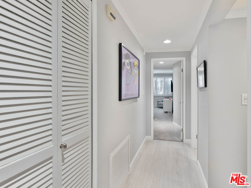 8455 Fountain Avenue - Photo 11