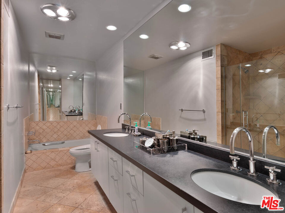 8455 Fountain Avenue - Photo 12