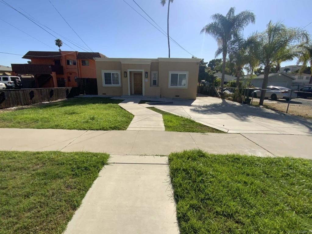 520 Glover Ave - Photo 1
