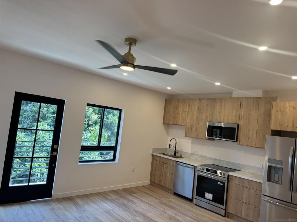 2525 Beryl St - Photo 9