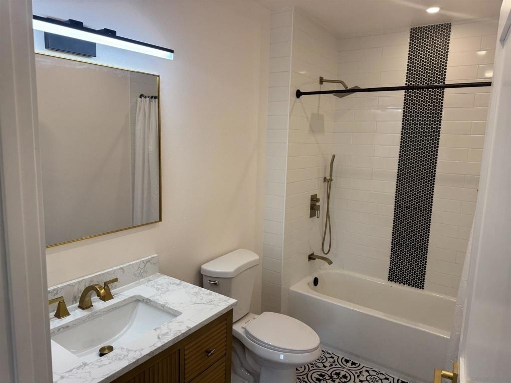 2525 Beryl St - Photo 3