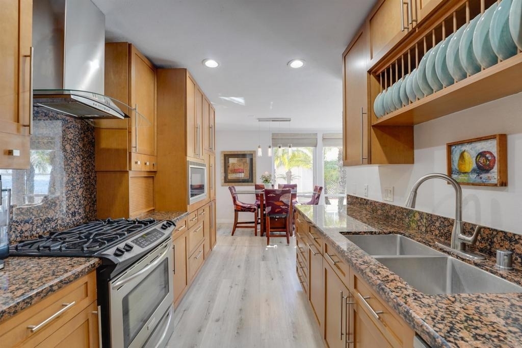 3920 Riviera Dr - Photo 3