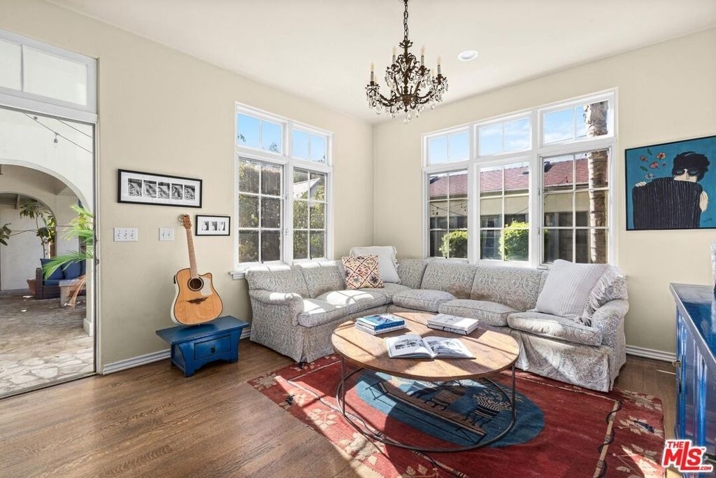 537 N June Street - Photo 7