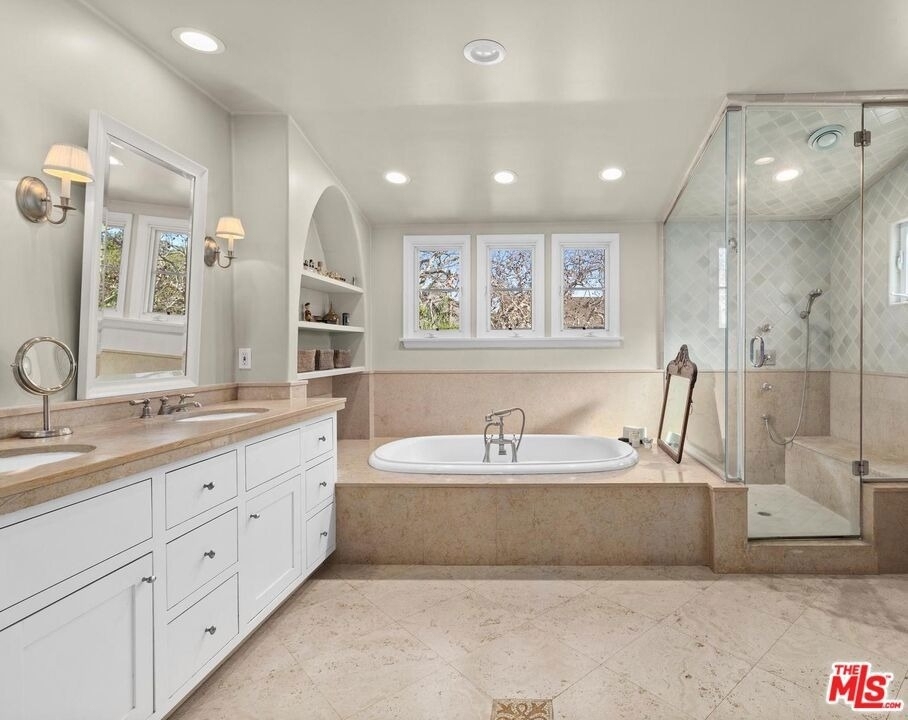 537 N June Street - Photo 10