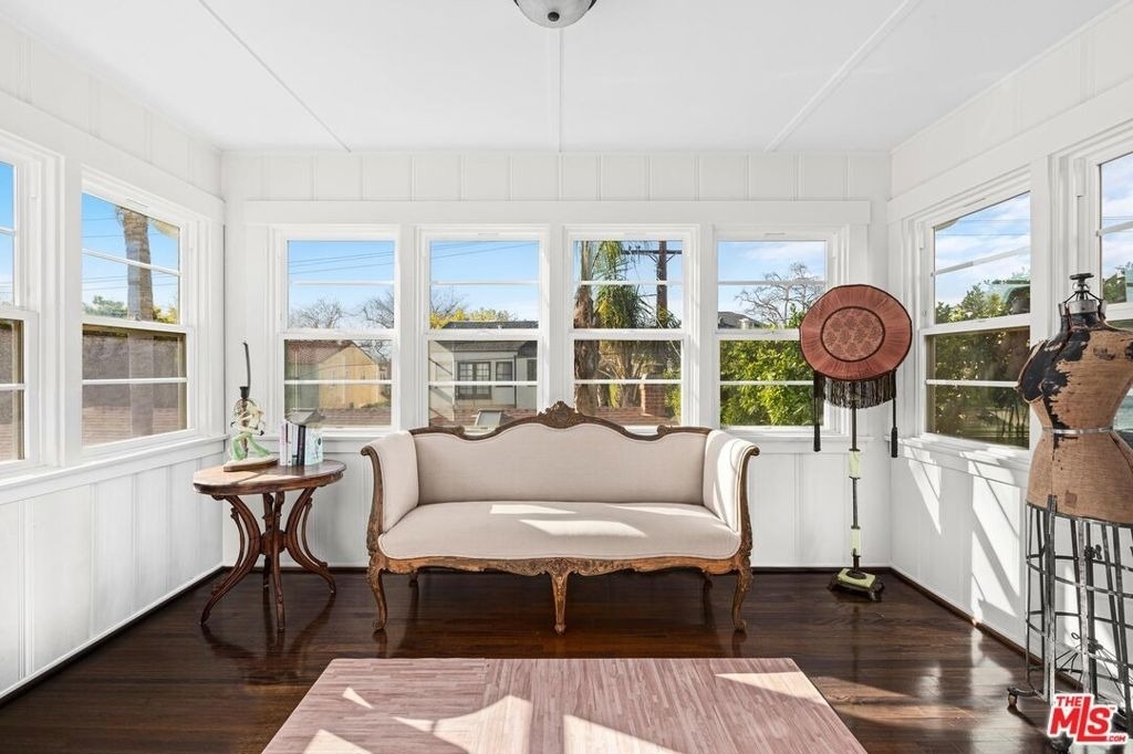 537 N June Street - Photo 9