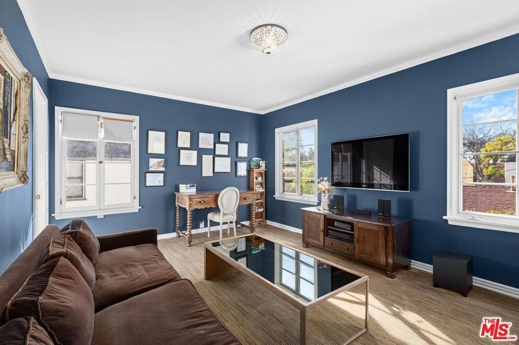 537 N June Street - Photo 12