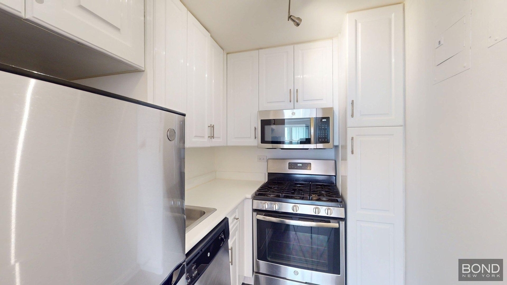888 8th Avenue - Photo 1