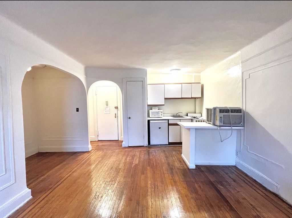  East 61st Street - Photo 1