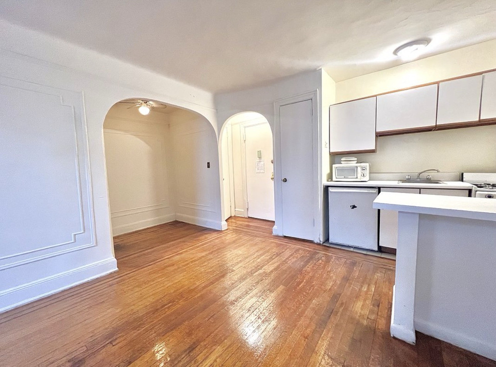  East 61st Street - Photo 2