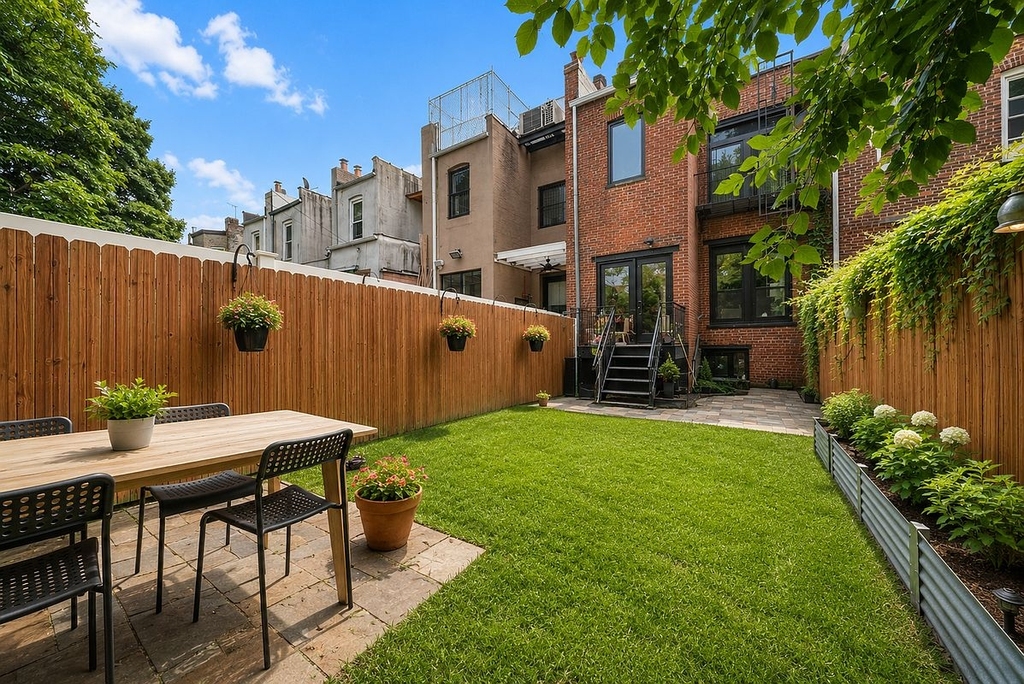 Sterling Place - Photo 1