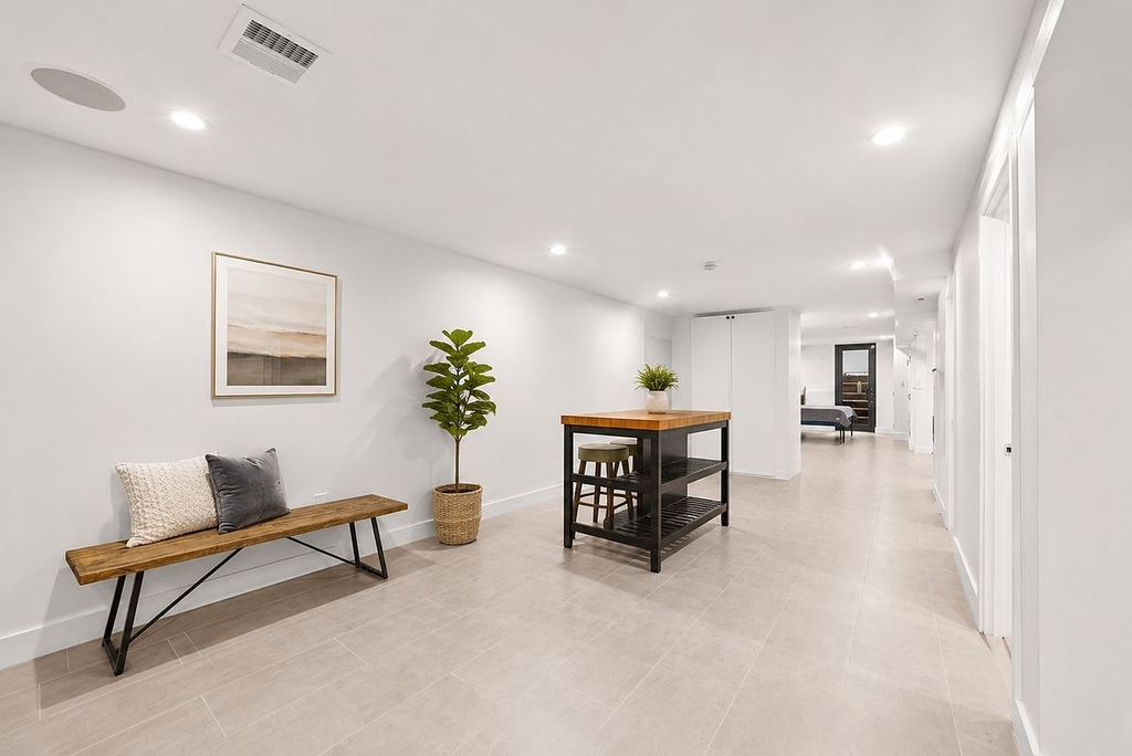Sterling Place - Photo 2