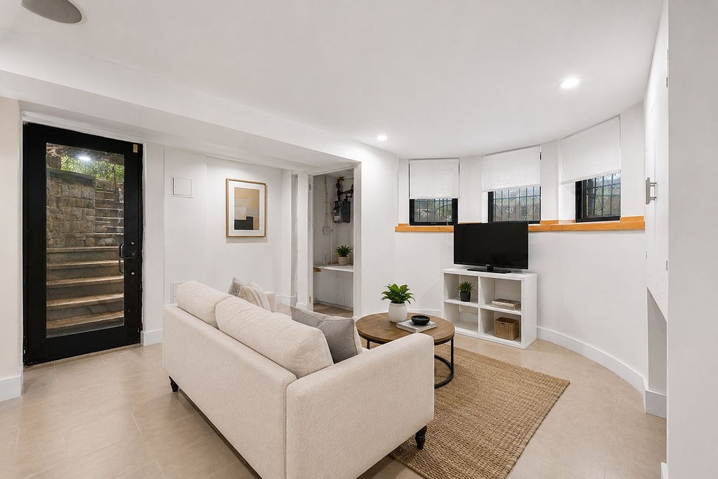 Sterling Place - Photo 4
