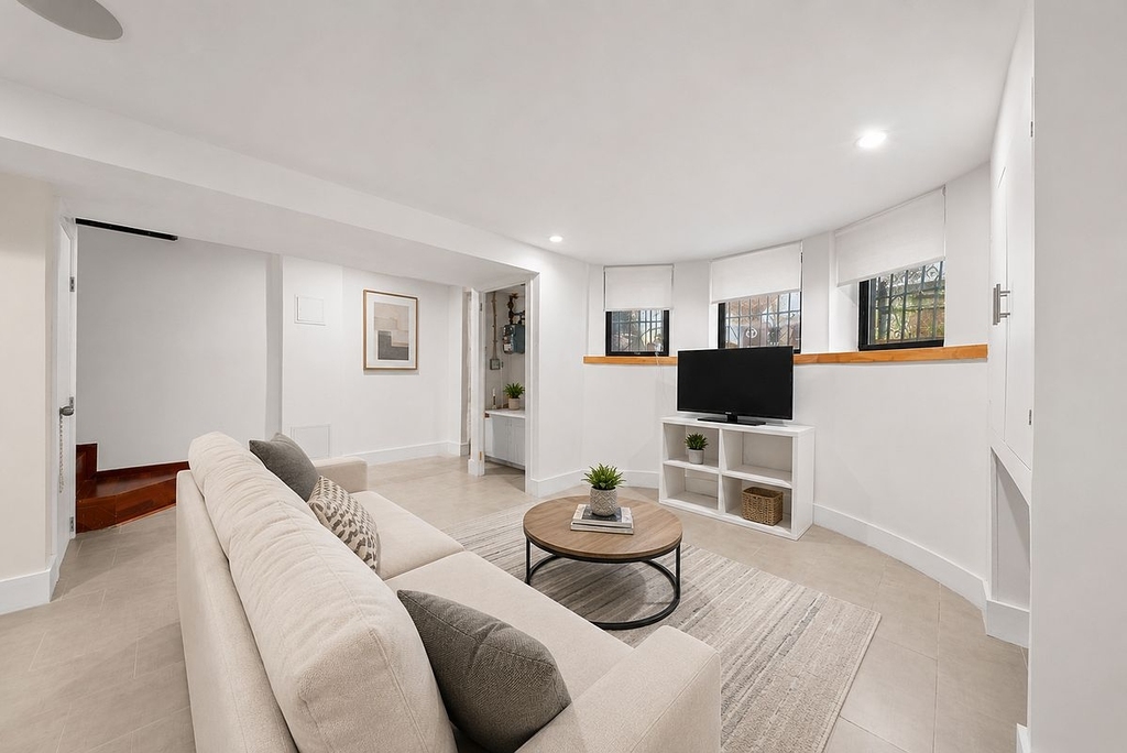 Sterling Place - Photo 3