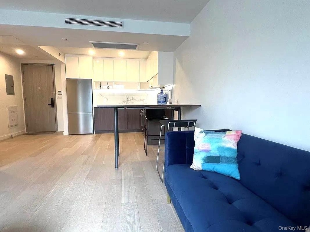 144-49 Northern Boulevard - Photo 2