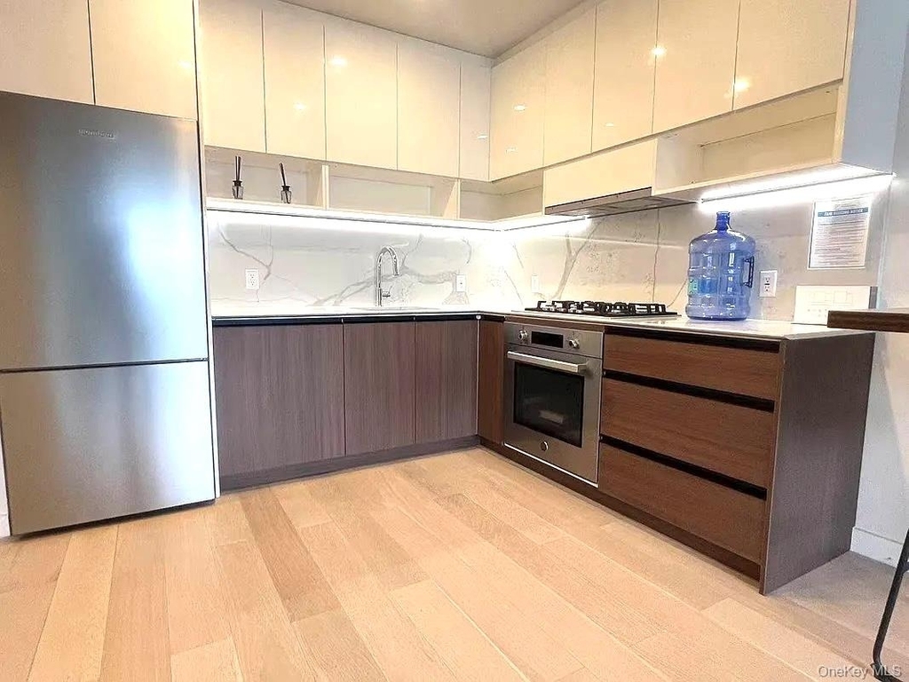 144-49 Northern Boulevard - Photo 3