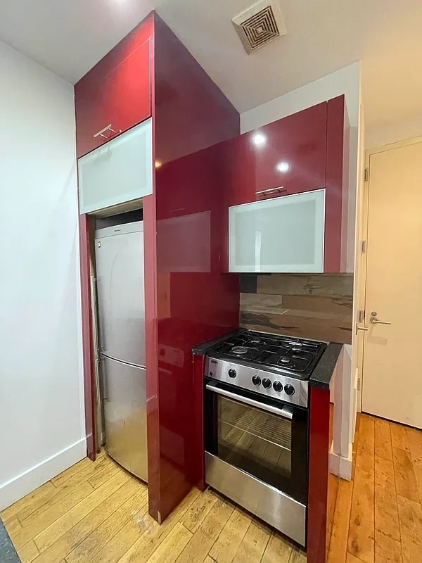 1020 Park Place - Photo 1