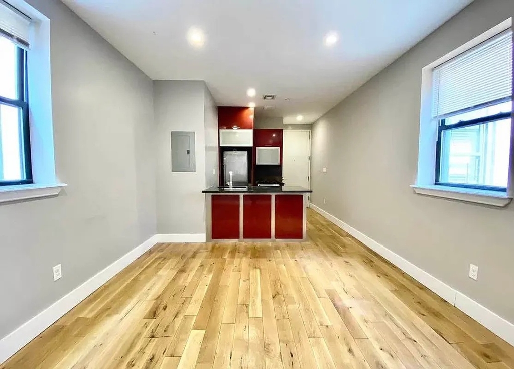 1020 Park Place - Photo 0