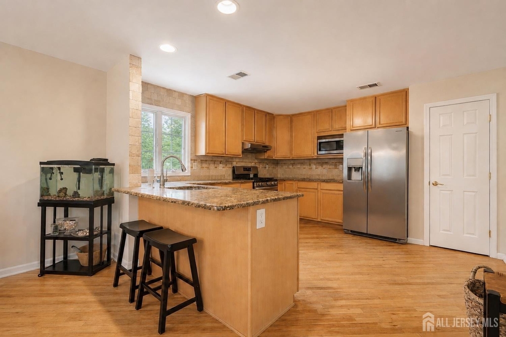812 Columbus Avenue - Photo 9
