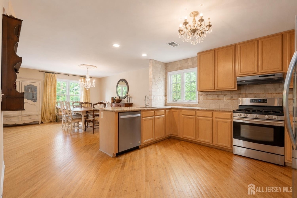 812 Columbus Avenue - Photo 11
