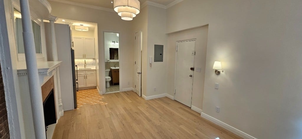 169 W 76th Street - Photo 4