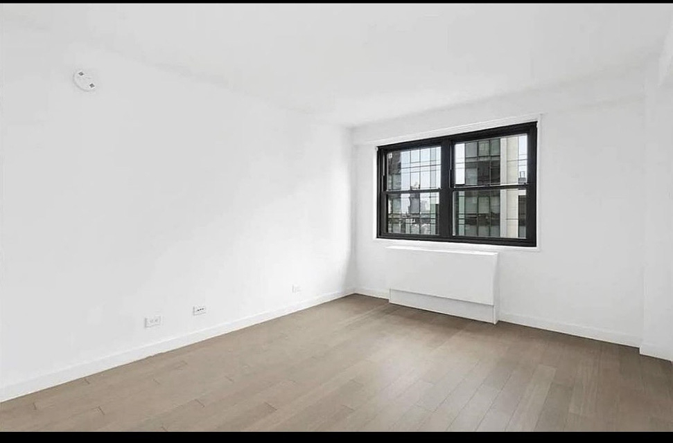222 East 39th Street - Photo 2