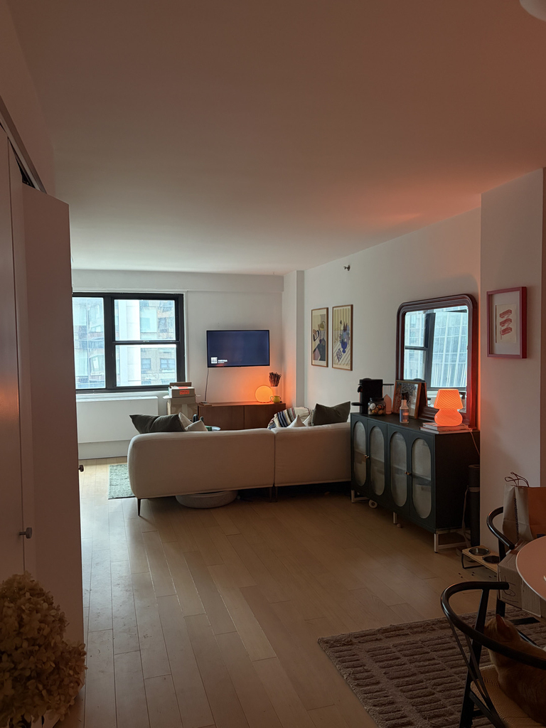 222 East 39th Street - Photo 8