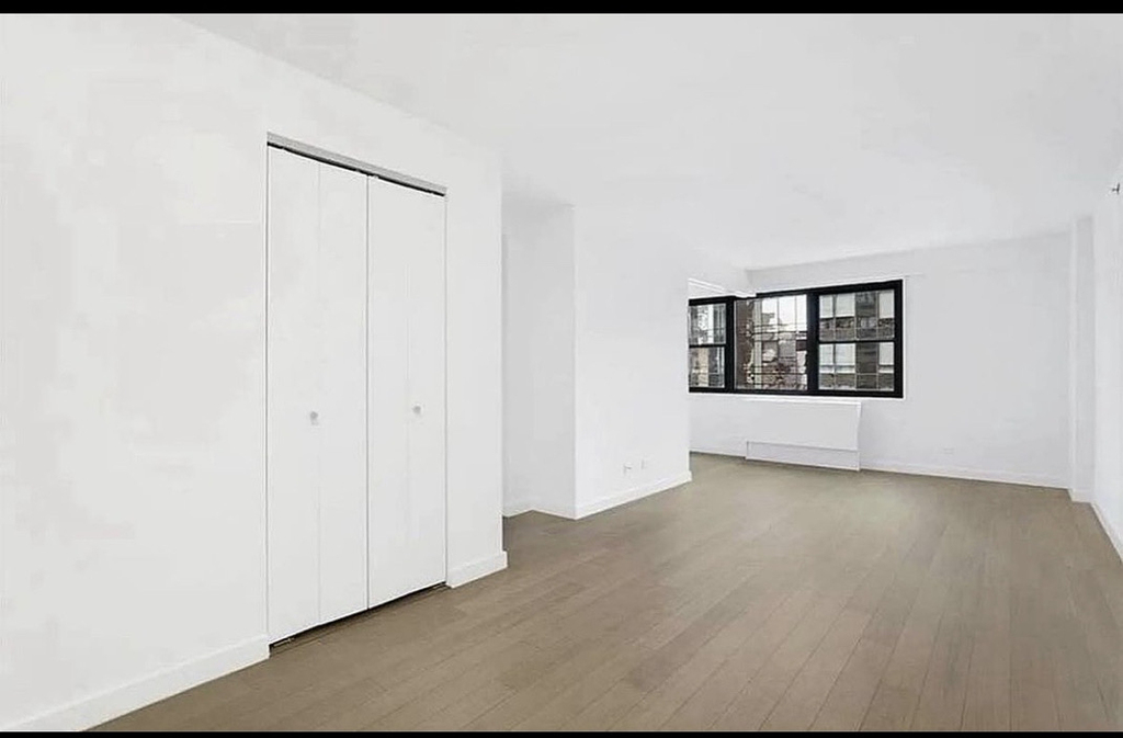 222 East 39th Street - Photo 0