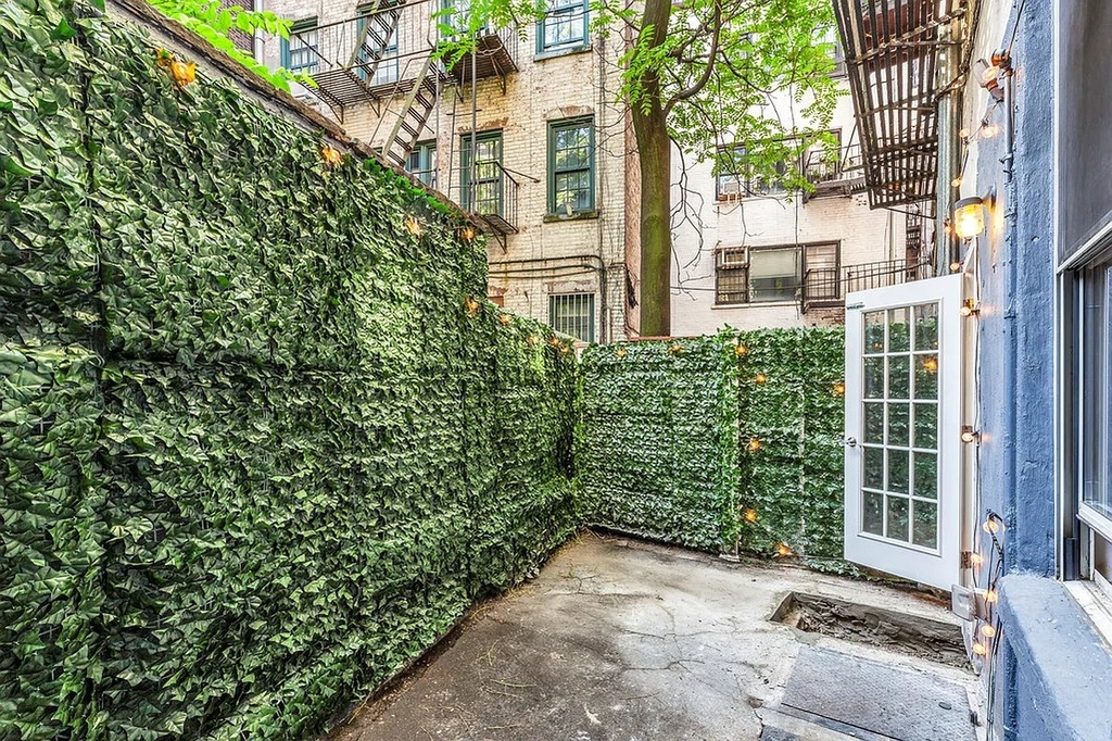  Hudson Street between West 11th & Perry Street  - Photo 5