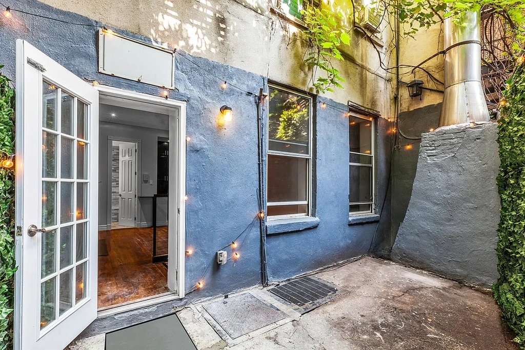  Hudson Street between West 11th & Perry Street  - Photo 6