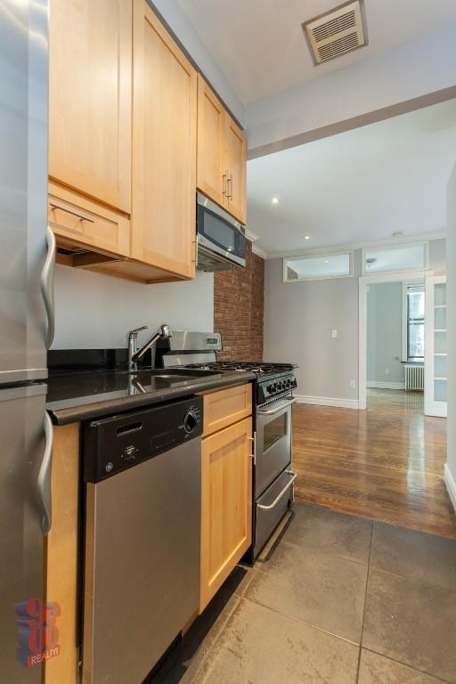 Copy of 52 Barrow Street, Unit 3a - Photo 1