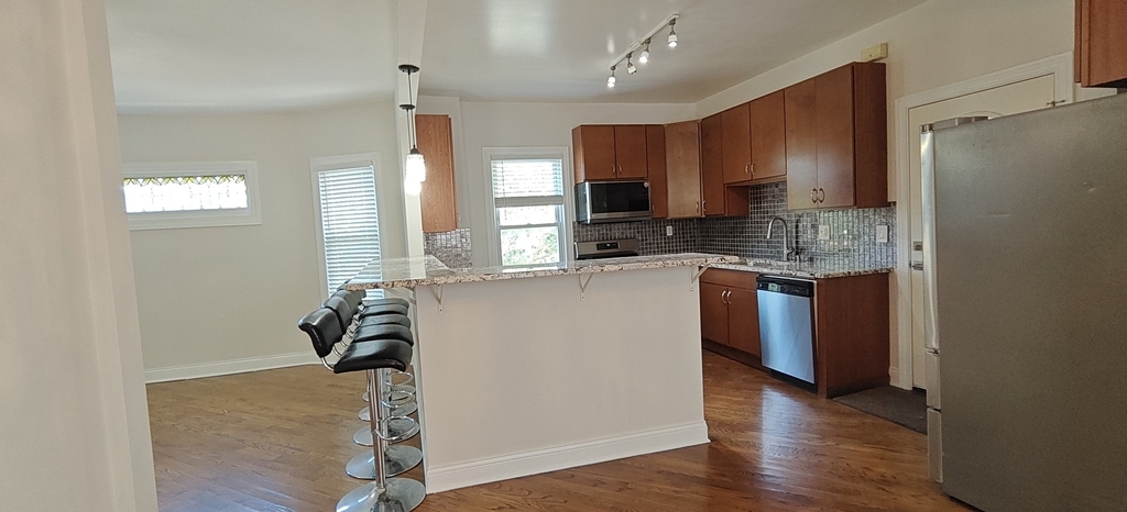 4222 N Laramie Avenue - Photo 4