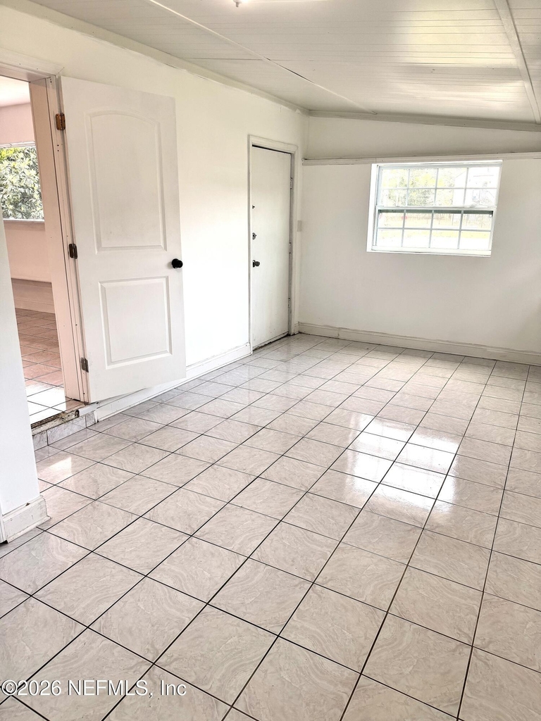 2856 Beachwood Boulevard - Photo 6