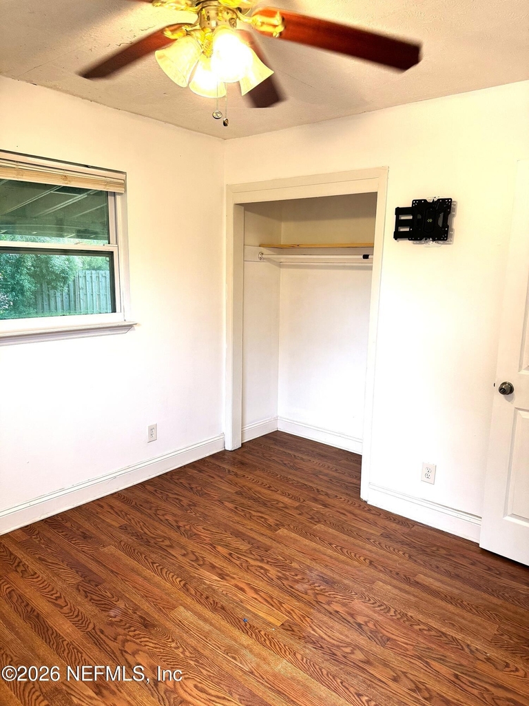 2856 Beachwood Boulevard - Photo 12