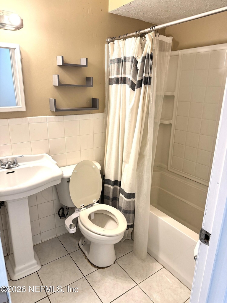2856 Beachwood Boulevard - Photo 9