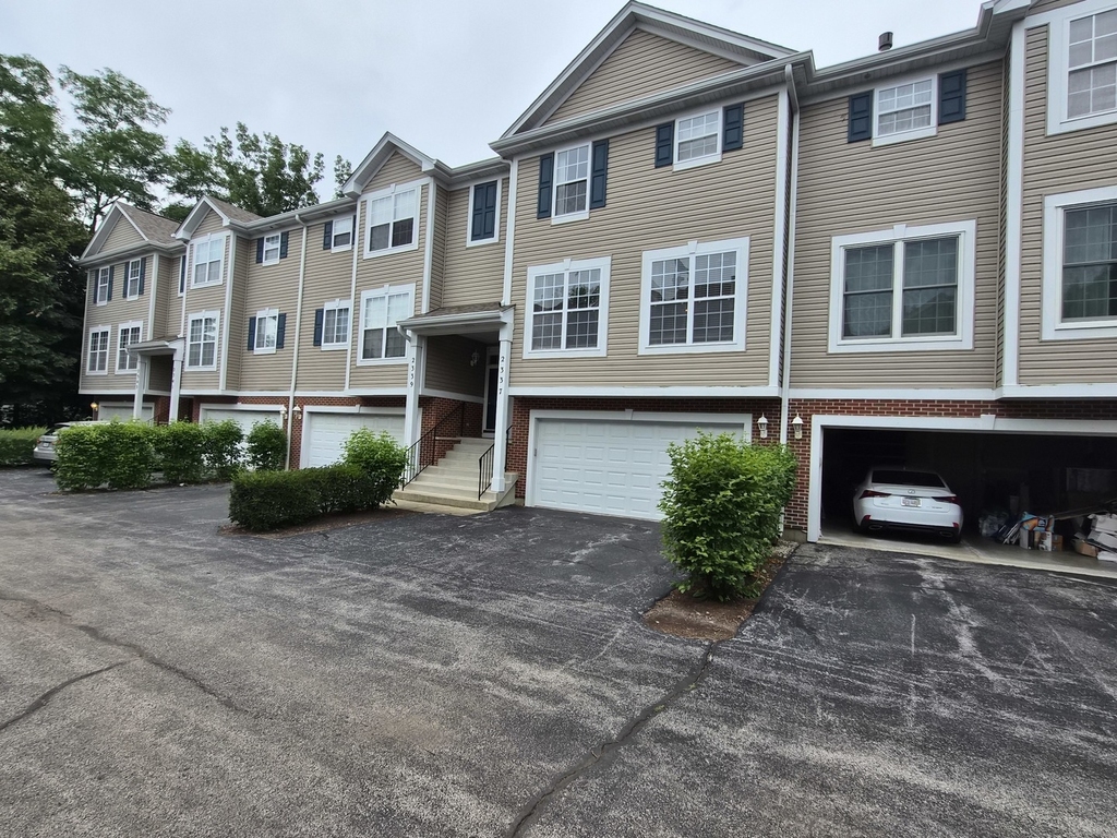 2337 Hudson Circle - Photo 2