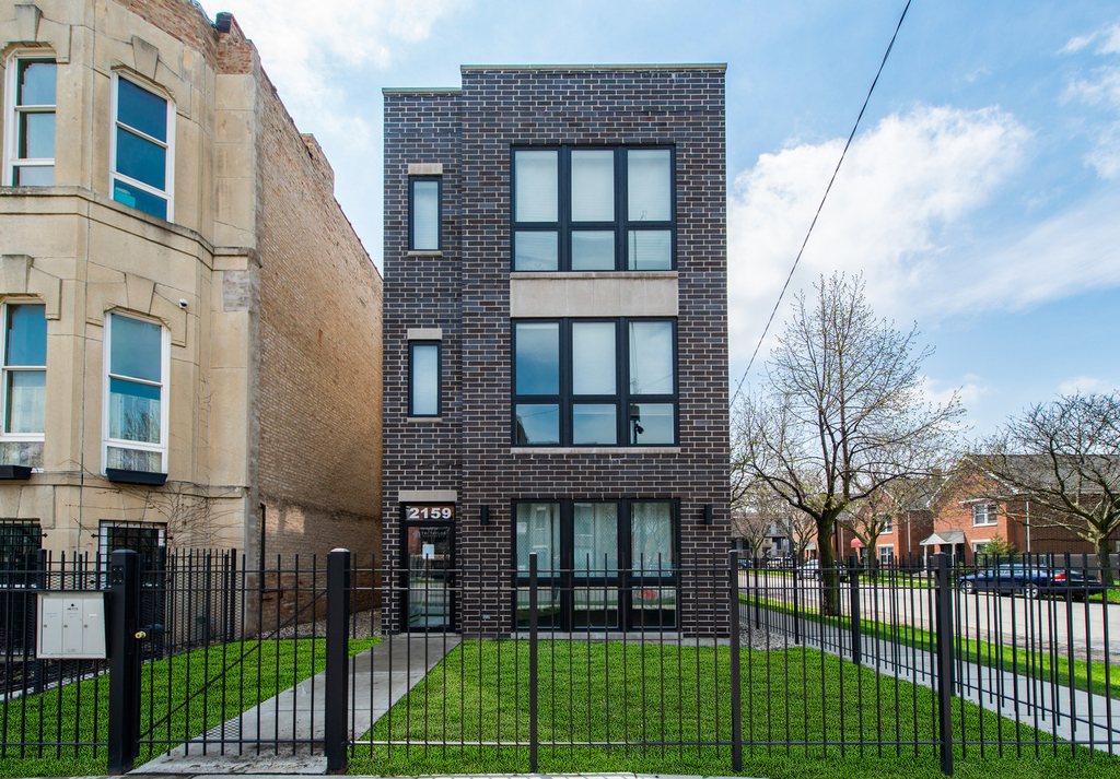 2159 W Adams Street - Photo 0