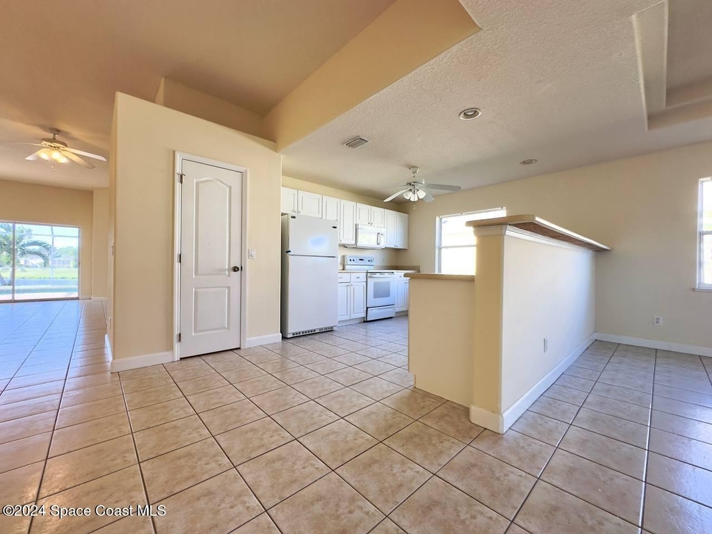 565 Limerick Drive - Photo 12
