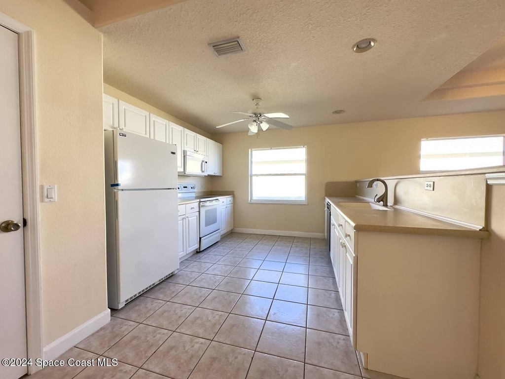 565 Limerick Drive - Photo 13