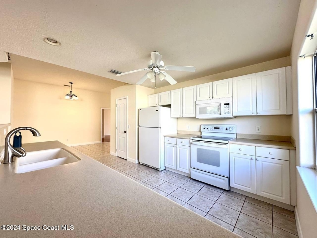 565 Limerick Drive - Photo 9