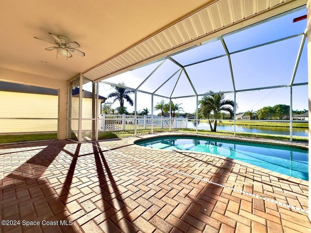 565 Limerick Drive - Photo 3