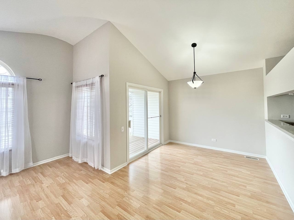 1950 Middlebury Drive - Photo 3
